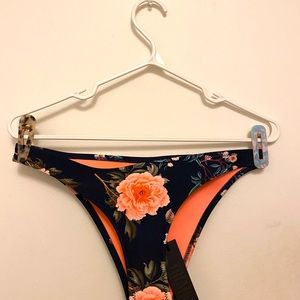 triangl swimwear Swim - Triangl Delilah Flore Nero bikini. triangl swimwear Swim - Triangl Delilah Flore Nero bikini.